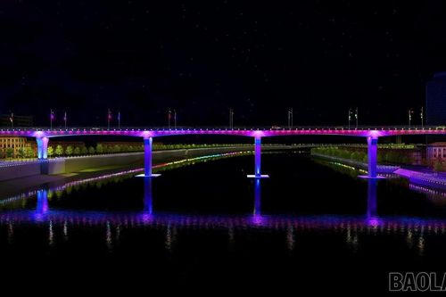 Lắp đặt hệ thống chiếu sáng, điện trang trí cầu Phố Mới