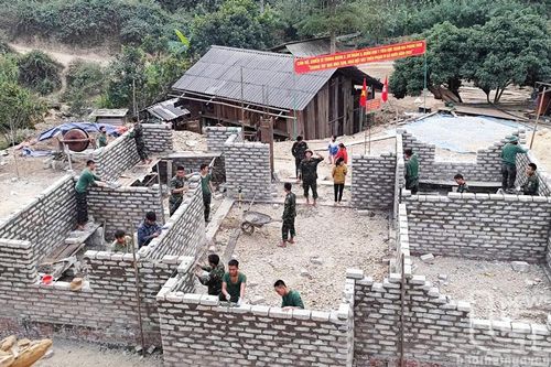 Gấp rút xóa nhà tạm để bà con vùng cao đón Tết