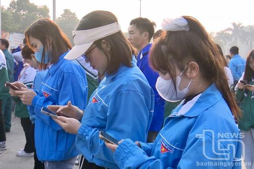 Gần 300 người tham gia chiến dịch 'Triệu bước chân nhân ái - Những bước chân vì cộng đồng'