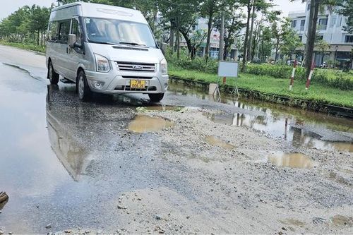 Sớm khắc phục những tuyến đường xuống cấp, hư hỏng