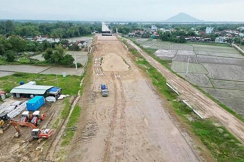 'Vượt nắng thắng mưa' trên công trường cao tốc Bắc – Nam đoạn qua tỉnh Phú Yên