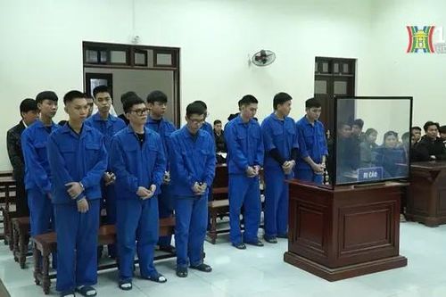 Xét xử hàng chục lái xe công nghệ gây rối trật tự