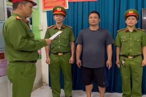 Đối tượng chặn đầu, đập kính xe ô tô ở TP.HCM có quá khứ bất hảo