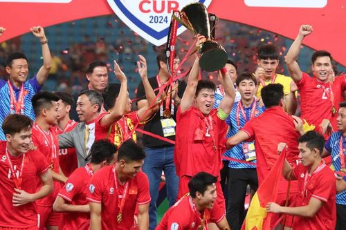 Rưng rưng nước mắt trước nỗ lực vượt nghịch cảnh phi thường của tuyển Việt Nam