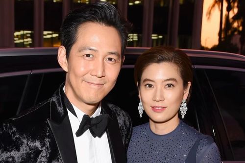 Sao Hàn 6/1: Lee Jung Jae hẹn hò nữ đại gia, cảnh nóng của Gong Hyo Jin gây sốt