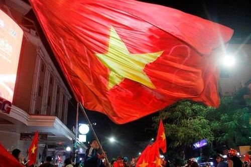 Người dân Thủ đô mừng chiến thắng của đội tuyển Việt Nam