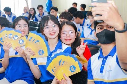 Nhiều hoạt động hỗ trợ sinh viên về quê ăn Tết