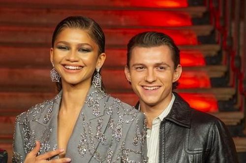 Sau khi đính hôn với Zendaya, Tom Holland lấp lửng chuyện giải nghệ?