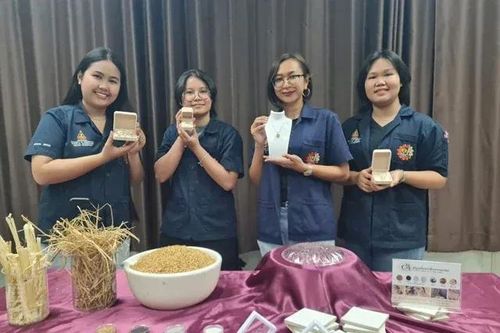 Rơm và trấu có thể tạo ra đá quý giá trị cao
