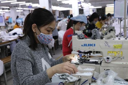 Tiếp tục cải thiện chế độ tiền lương