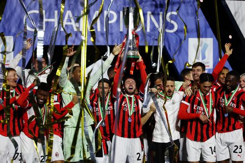 AC Milan ngược dòng không tưởng trước Inter