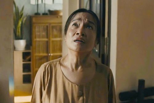 Khi người đàn bà xem một trận bóng đá và phát hiện chồng ngoại tình