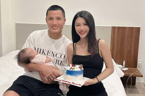 Vợ Đình Triệu: 'Anh cầu hôn tôi sau 6 tháng hẹn hò'