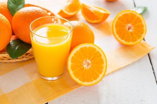 Người đau dạ dày có nên uống nước cam?