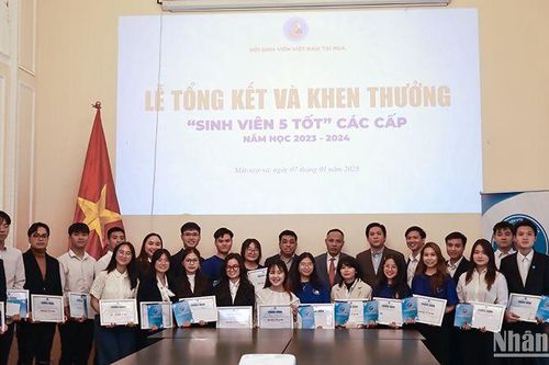 Tuyên dương sinh viên đạt danh hiệu 'Sinh viên 5 tốt' năm 2024 tại Nga