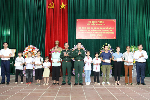 Những chuyến đi ấm tình quân dân
