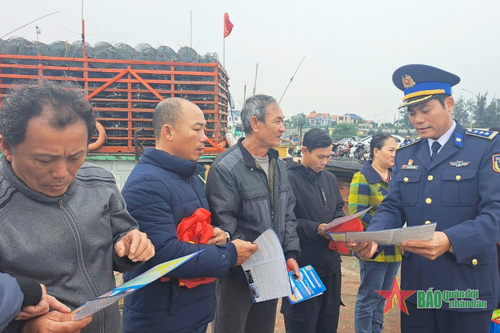 Cùng ngư dân Quảng Bình bám biển