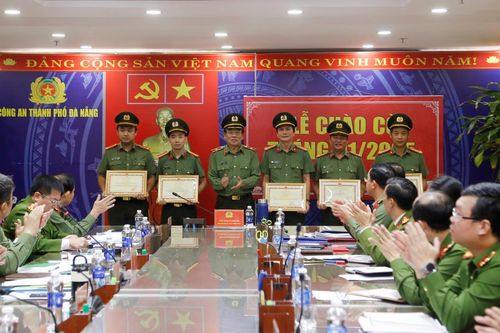 Ban Cơ yếu Chính phủ và Bộ trưởng Bộ Công an tặng Bằng khen cho các tập thể, cá nhân thuộc Công an TP Đà Nẵng