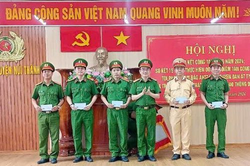 Công an huyện Núi Thành khen thưởng đột xuất cho 5 tập thể