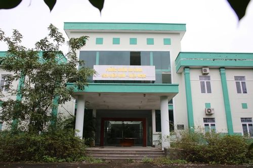 Xây phòng khám hàng chục tỷ rồi… bỏ hoang!