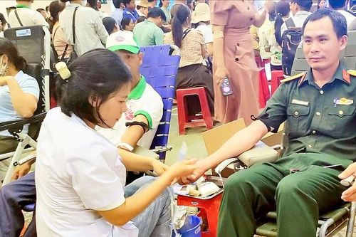 Người lính của những mảnh đời bất hạnh