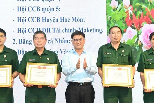 Cựu chiến binh gương mẫu, giáo dục lòng yêu nước thế hệ trẻ