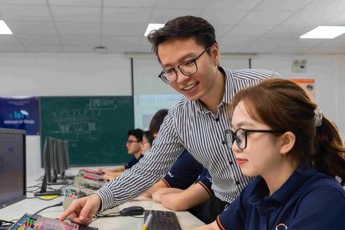 Học hộ, thi hộ: Dựng 'tường lửa' đủ mạnh
