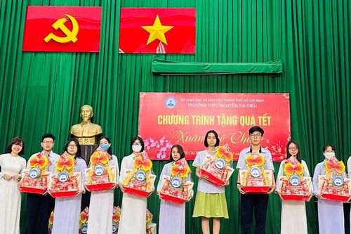 Học sinh TPHCM ký cam kết không vi phạm liên quan đến pháo nổ trong dịp Tết