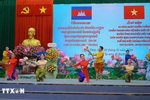 Tượng đài của tình đoàn kết quốc tế Việt Nam-Campuchia