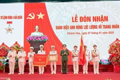 Vùng 4 Hải quân đón nhận danh hiệu Anh hùng lực lượng vũ trang nhân dân