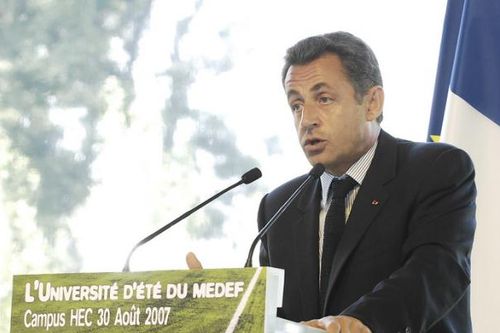 Cựu Tổng thống Pháp Sarkozy ra tòa vì cáo buộc nhận tài trợ từ chế độ Gadhafi