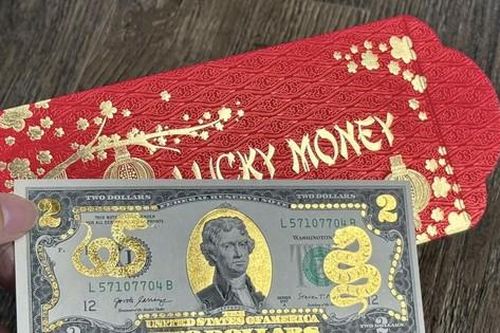 Mua, đổi tiền mới, tiền lưu niệm: Coi chừng vi phạm pháp luật