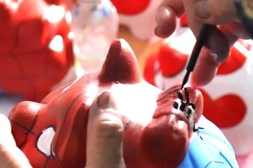 Về làng nghề 'biến' đất sét thành những con vật 'biết nói' ngày giáp Tết