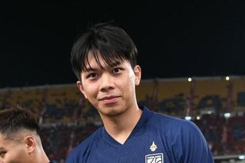 Sau cú đá phản lưới, trung vệ Thái Lan mệt mỏi vì CĐV nhà