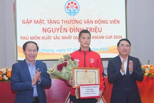 Hải Phòng thưởng thủ môn Đình Triệu hơn nửa tỷ đồng