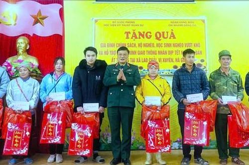 Học viện Kỹ thuật Quân sự đưa 'Tết ấm - Xuân vui' lên vùng cao Hà Giang
