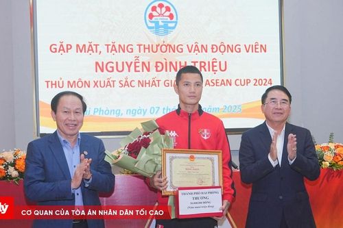 Thưởng 550 triệu đồng cho thủ môn Nguyễn Đình Triệu