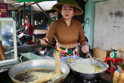 Tung 'chiêu' bán hàng lạ, quán bánh chuối ở Sóc Trăng 'chốt đơn' 300 chiếc/ngày