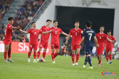 Duy Mạnh tiết lộ cuộc trao đổi với Supachok về 'bàn thắng xấu xí'