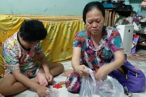 Mẹ đơn thân chật vật lo con gái 12 tuổi bị thiểu năng trí tuệ, động kinh
