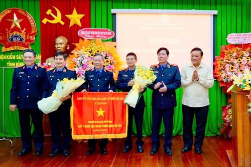 VKSND tỉnh Bình Định vinh dự nhận Cờ thi đua Chính phủ