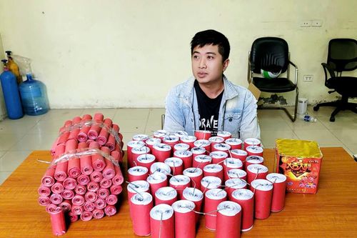 Bắt đối tượng mua bán gần 20 kg pháo nổ