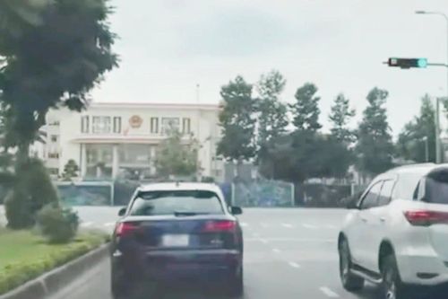 Công an TPHCM khó truy tìm xe Audi đi đến đâu đèn xanh đến đó