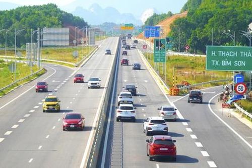 Kinh nghiệm lái xe trên cao tốc, tránh bị xử phạt nặng