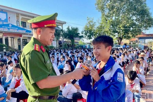 Phú Bình: Trên 10 nghìn học sinh được tuyên truyền, phổ biến pháp luật về pháo nổ