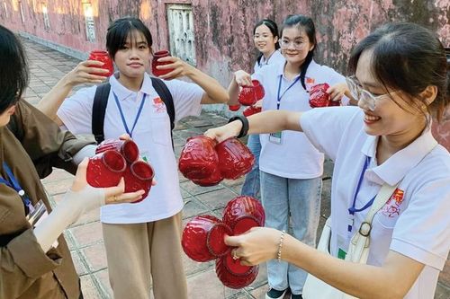 Bốn mùa tình nguyện