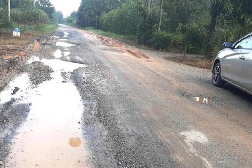 Phong Điền: Nhiều tuyến đường hư hỏng, xuống cấp