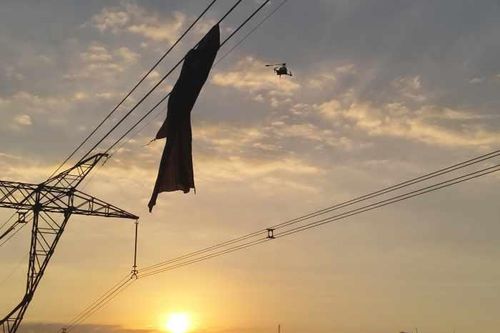 Truyền tải điện Đắk Nông: Xử lý nhanh bạt vướng vào đường dây 500kV đảm bảo an toàn