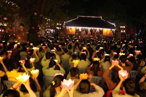 Chùa Pháp Bảo tổ chức dâng hoa đăng cúng dường Kỷ niệm ngày Phật thành đạo