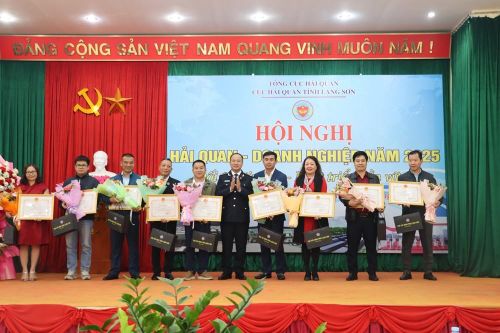 Hải quan Lạng Sơn gỡ vướng cho doanh nghiệp nhập khẩu ô tô vận tải